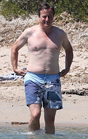 Διακοπές στην Κορσική για το ζεύγος Κάμερον -Με παραπανίσια κιλά εμφανίστηκε ο τέως πρωθυπουργός [εικόνες] | iefimerida.gr 1