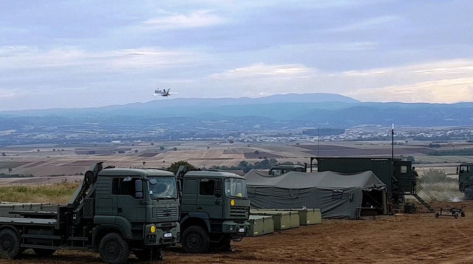 Τα Μη Επανδρωμένα Αεροχήματα στην υπηρεσία του Ελληνικού Στρατού -Εντυπωσιακές εικόνες | iefimerida.gr 0