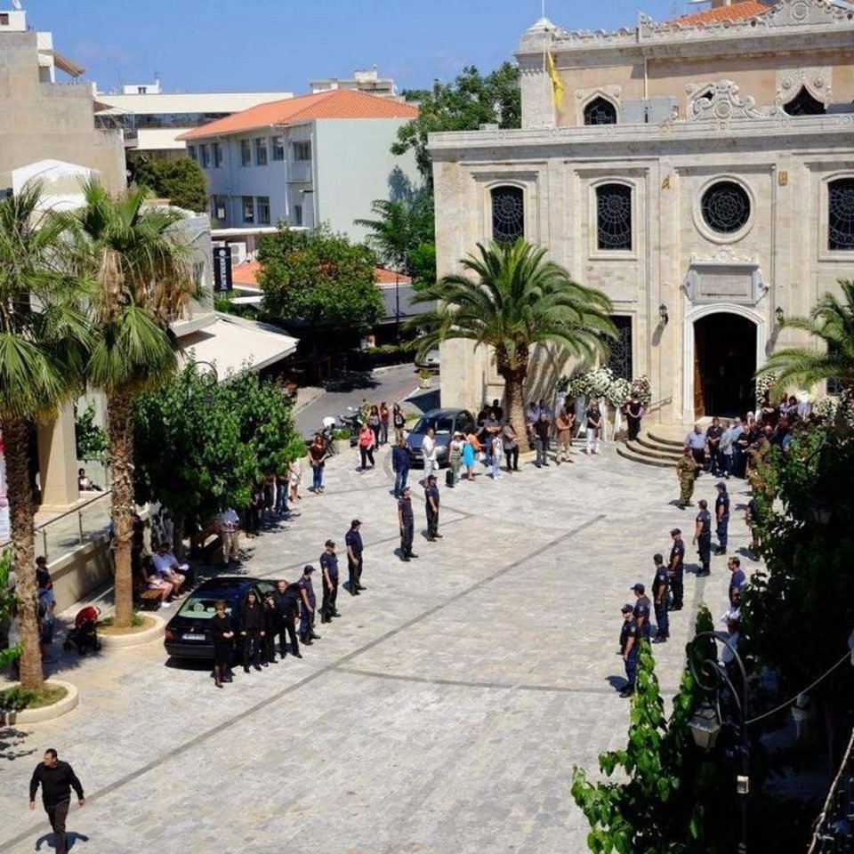 Το τελευταίο «αντίο» στον τέως αρχηγό της ΕΛ.ΑΣ. Μιχάλη Νηστικάκη [εικόνες] | iefimerida.gr 1