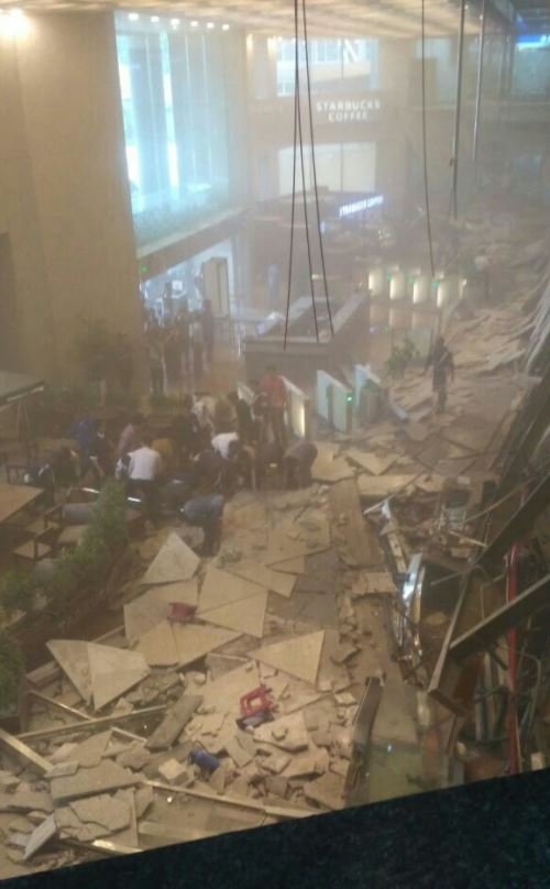Κατέρρευσε όροφος στο Χρηματιστήριο της Τζακάρτα -Τουλάχιστον 12 τραυματίες [εικόνες] | iefimerida.gr 0