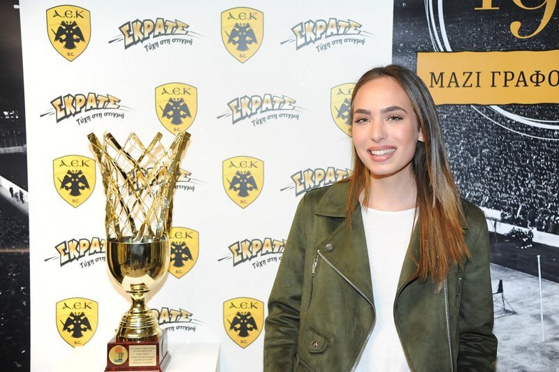 Μεγάλη έκπληξη ΟΠΑΠ και ΑΕΚ για τους φίλους της: Αντίκρισαν ξαφνικά το Κύπελλο [εικόνες & βίντεο] | iefimerida.gr 1