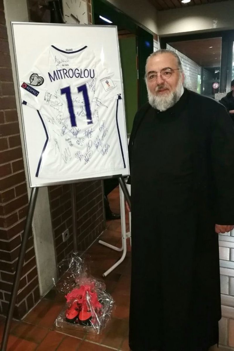 Ο Μήτρογλου έδωσε φανέλα του σε δημοπρασία -3.000 ευρώ πήγαν σε ελληνική εκκλησία στο Γκλάντμπαχ [εικόνες] | iefimerida.gr 1