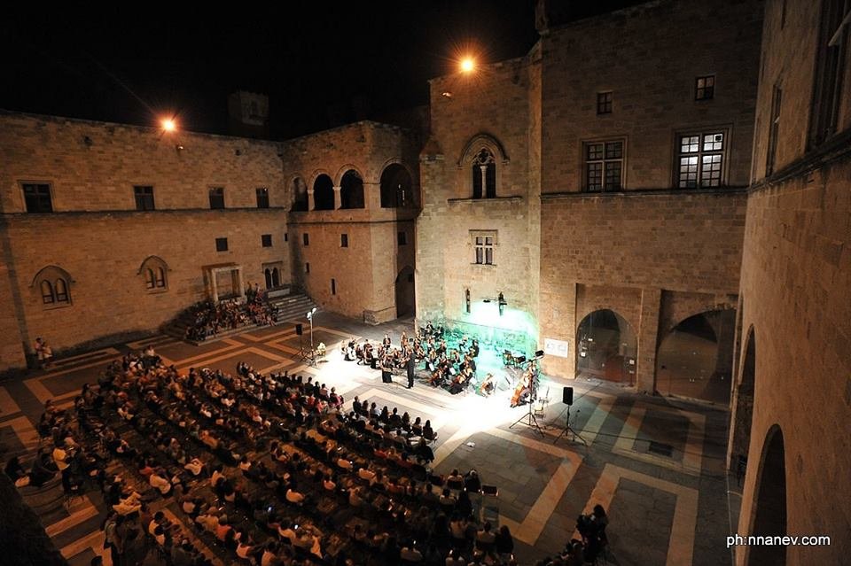 Η Ελληνοτουρκική Ορχήστρα με τους 60 μουσικούς -Κάνουν πρόβες κάθε καλοκαίρι [εικόνες] | iefimerida.gr 3