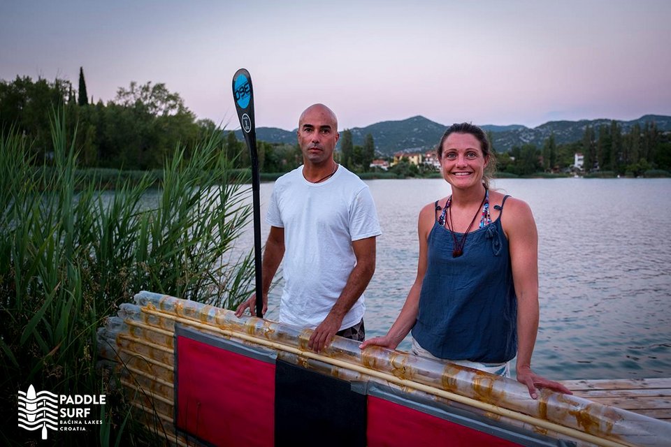 Στη Σκιάθο οι ακτιβιστές με τη σχεδία από πλαστικά μπουκάλια [εικόνες]  | iefimerida.gr 1