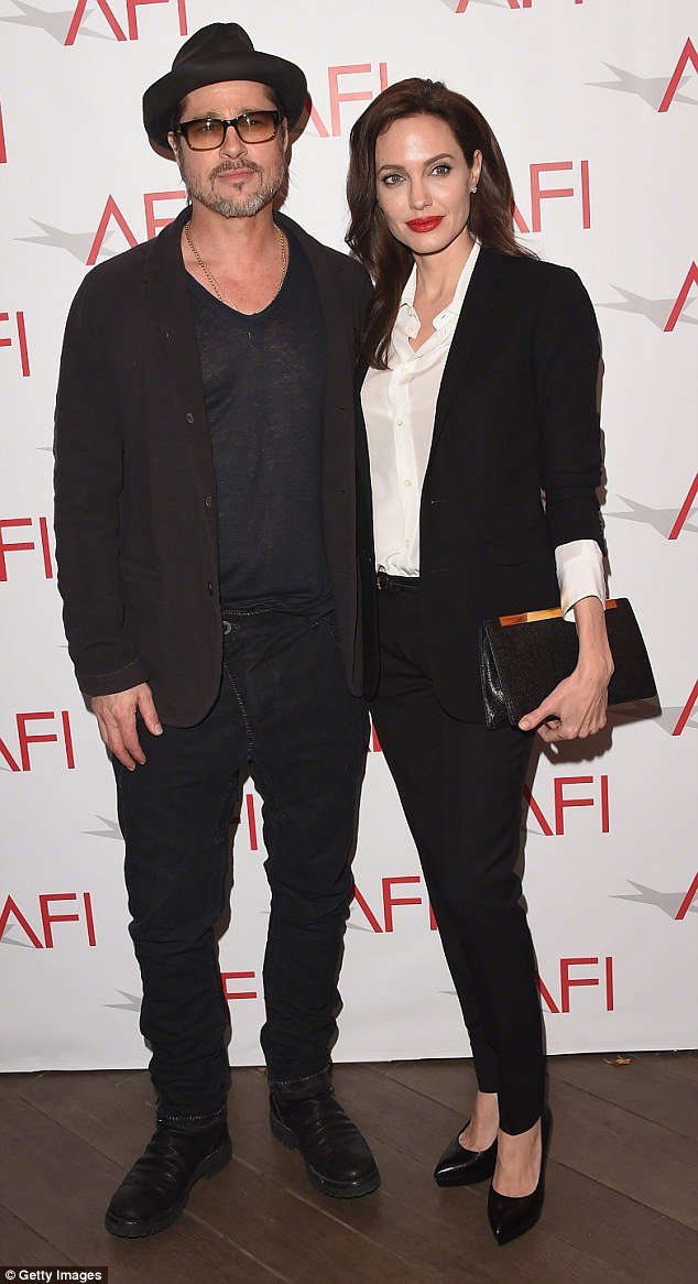 Η Τζολί σε... έκδοση με καμπύλες -Η 27χρονη σωσίας της [εικόνες] | iefimerida.gr 6