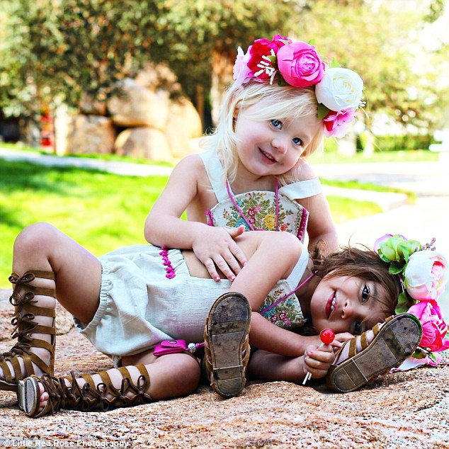 Μοντέλα μόλις 2 ετών επισκιάζουν τις μικρές των Καρντάσιαν [εικόνες] | iefimerida.gr 1