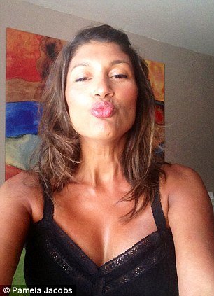 Η γυναίκα που κανείς δεν πιστεύει την ηλικία της: Είναι 52, μοιάζει με 20 -Τα μυστικά της [εικόνες] | iefimerida.gr 5