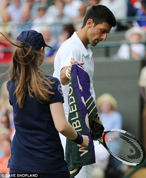 Ο Τζόκοβιτς εκτός εαυτού: Ουρλιάζει στη βοηθό του στο Γουίμπλεντον κι εκείνη βάζει τα κλάματα [εικόνες] | iefimerida.gr 6