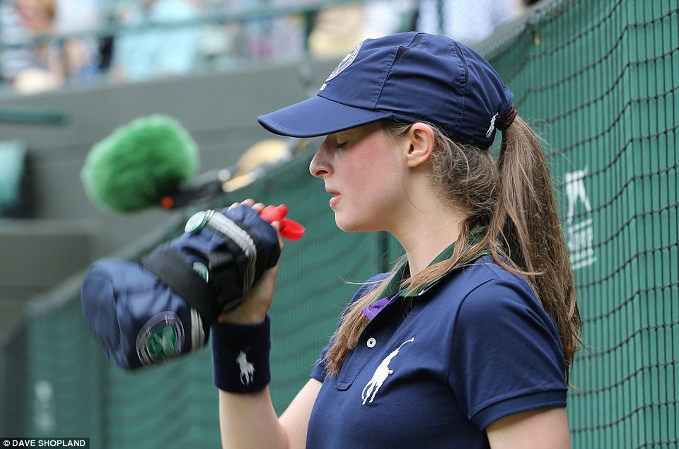 Ο Τζόκοβιτς εκτός εαυτού: Ουρλιάζει στη βοηθό του στο Γουίμπλεντον κι εκείνη βάζει τα κλάματα [εικόνες] | iefimerida.gr 7