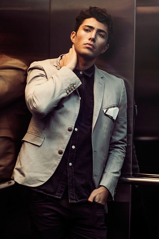 Πήγε στα Mac Donalds να ζητήσει δουλειά και τον έκαναν μοντέλο [εικόνες] | iefimerida.gr 1