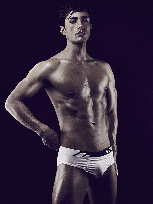 Πήγε στα Mac Donalds να ζητήσει δουλειά και τον έκαναν μοντέλο [εικόνες] | iefimerida.gr 4