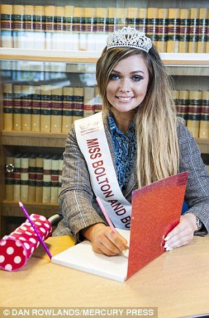 Η αληθινή εκδίκηση της ξανθιάς: Απόφοιτη νομικής φιλοδοξεί να γίνει η νέα Μις Αγγλία [εικόνες] | iefimerida.gr 2