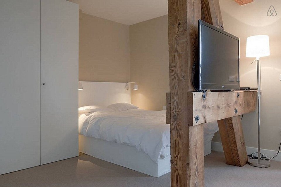 Ενα ατμοσφαιρικό διαμέρισμα με ταβάνι 10 μέτρων -Κρύβεται σε πύργο με ρολόι στο Λονδίνο [εικόνες] | iefimerida.gr 4