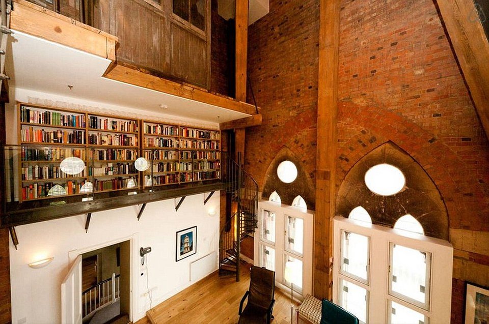 Ενα ατμοσφαιρικό διαμέρισμα με ταβάνι 10 μέτρων -Κρύβεται σε πύργο με ρολόι στο Λονδίνο [εικόνες] | iefimerida.gr 3