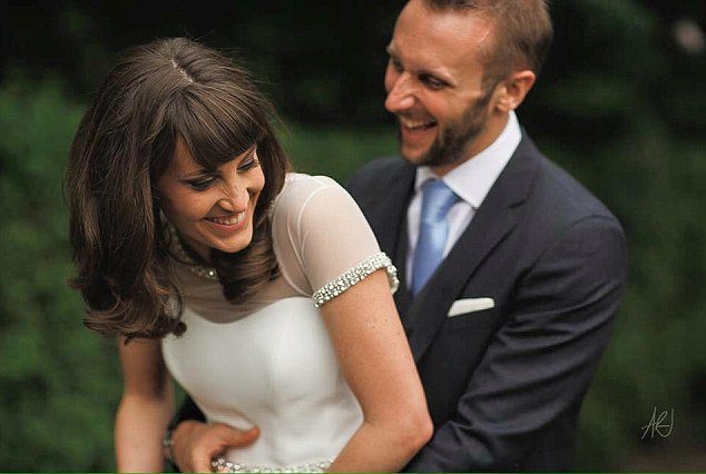 Η στενότερη συνεργάτιδα του πρίγκιπα Ουίλιαμ είναι η σωσίας της Κέιτ Μίντλετον [εικόνες] | iefimerida.gr 4