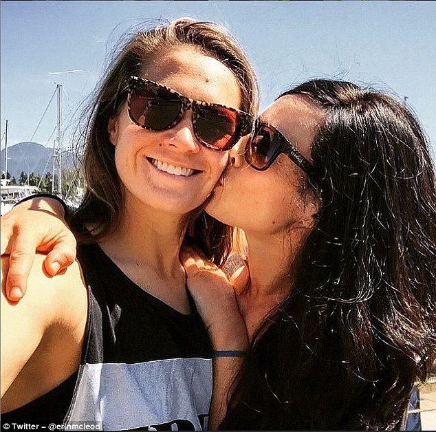 Θύματα bullying οι παίκτριες εθνικής ομάδας ποδοσφαίρου που παντρεύτηκαν μεταξύ τους [εικόνες] | iefimerida.gr 3