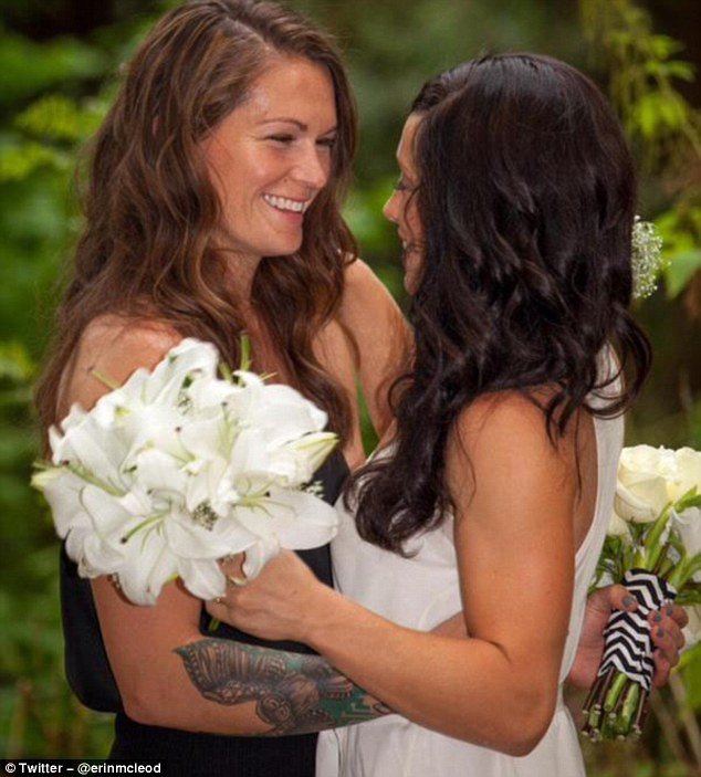 Θύματα bullying οι παίκτριες εθνικής ομάδας ποδοσφαίρου που παντρεύτηκαν μεταξύ τους [εικόνες] | iefimerida.gr 1