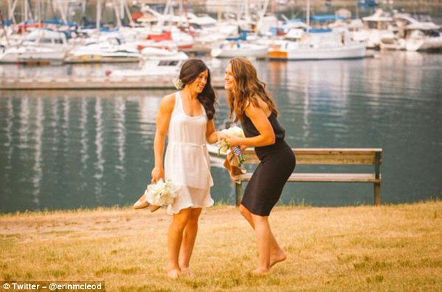 Θύματα bullying οι παίκτριες εθνικής ομάδας ποδοσφαίρου που παντρεύτηκαν μεταξύ τους [εικόνες] | iefimerida.gr 0