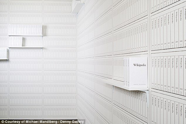 Ετσι είναι η Wikipedia τυπωμένη: Βγάζει 7.473 βιβλία [εικόνες] | iefimerida.gr 1