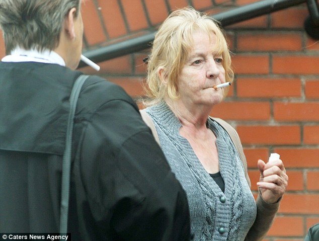 67χρονη αποκαλύπτει ότι έπνιξε το παιδί της ως έφηβη, πριν από 52 χρόνια [εικόνες] | iefimerida.gr 1