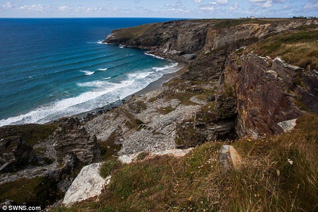 Εφηβος πέφτει από γκρεμό 30 μέτρων και τον δαγκώνει δηλητηριώδες φίδι - «Είχα μία πολύ κακή μέρα» δηλώνει [εικόνες] | iefimerida.gr 0