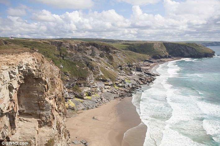 Εφηβος πέφτει από γκρεμό 30 μέτρων και τον δαγκώνει δηλητηριώδες φίδι - «Είχα μία πολύ κακή μέρα» δηλώνει [εικόνες] | iefimerida.gr 1