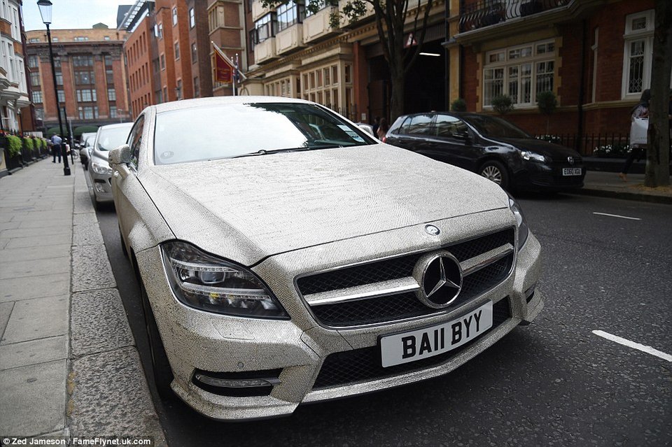 H βρετανική Αστυνομία μοίρασε κλήσεις στους Σαουδάραβες με τα supercars γιατί προκαλούν χάος στο Λονδίνο [εικόνες] | iefimerida.gr 7