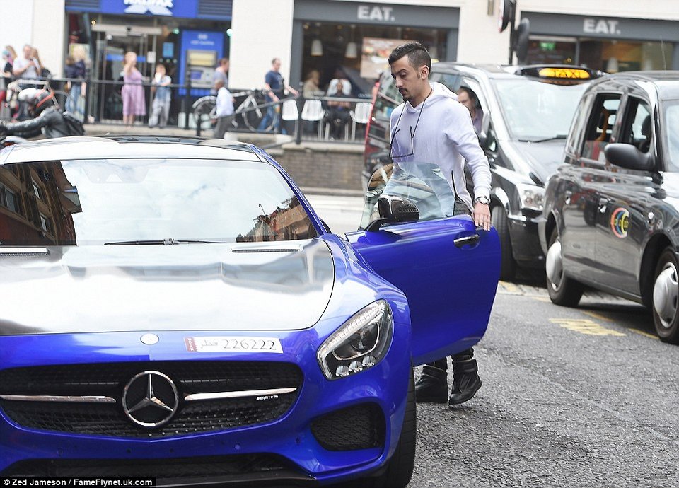 H βρετανική Αστυνομία μοίρασε κλήσεις στους Σαουδάραβες με τα supercars γιατί προκαλούν χάος στο Λονδίνο [εικόνες] | iefimerida.gr 4