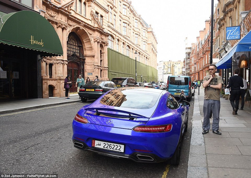 H βρετανική Αστυνομία μοίρασε κλήσεις στους Σαουδάραβες με τα supercars γιατί προκαλούν χάος στο Λονδίνο [εικόνες] | iefimerida.gr 5