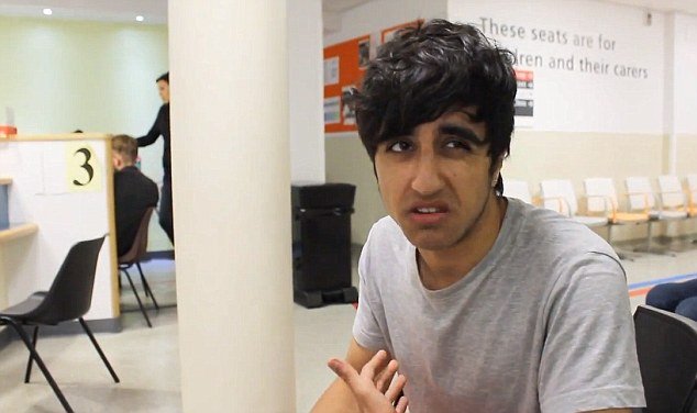 Παραλίγο τραγωδία με φαρσέρ που πήδηξε από γέφυρα 12 μέτρων στο Λονδίνο [εικόνες & βίντεο] | iefimerida.gr 3