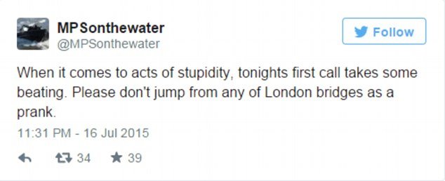 Παραλίγο τραγωδία με φαρσέρ που πήδηξε από γέφυρα 12 μέτρων στο Λονδίνο [εικόνες & βίντεο] | iefimerida.gr 4