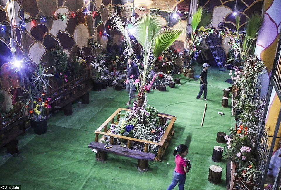 Στη Συρία, ακόμη και οι παιδικές χαρές, είναι σε τούνελ-καταφύγια [εικόνες] | iefimerida.gr 3