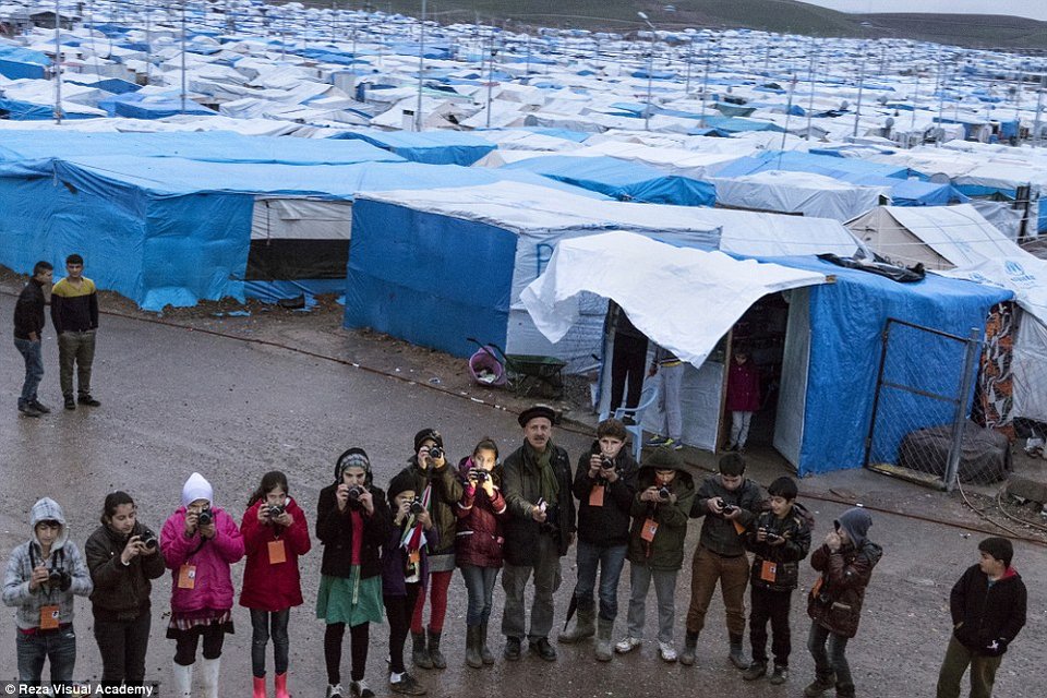 Η ζωή στον καταυλισμό προσφύγων στο Ιράκ μέσα από τα μάτια των παιδιών [εικόνες] | iefimerida.gr 21