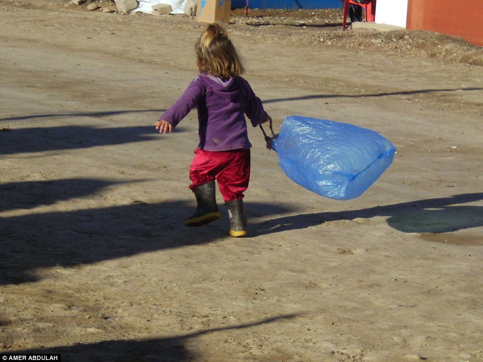 Η ζωή στον καταυλισμό προσφύγων στο Ιράκ μέσα από τα μάτια των παιδιών [εικόνες] | iefimerida.gr 4
