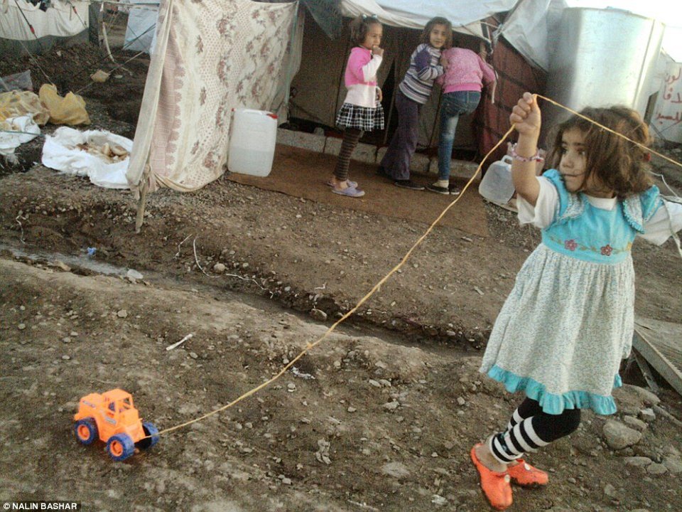 Η ζωή στον καταυλισμό προσφύγων στο Ιράκ μέσα από τα μάτια των παιδιών [εικόνες] | iefimerida.gr 28