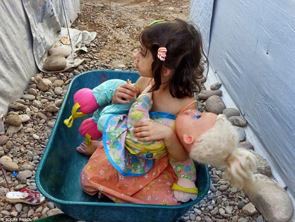 Η ζωή στον καταυλισμό προσφύγων στο Ιράκ μέσα από τα μάτια των παιδιών [εικόνες] | iefimerida.gr 11