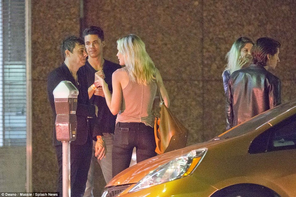 Ο σύζυγος της Κέιτ Μος σε τρυφερές στιγμές με 29χρονο «Αγγελο» της Victoria's Secret [εικόνες] | iefimerida.gr 6