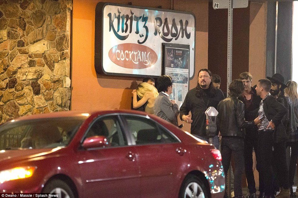 Ο σύζυγος της Κέιτ Μος σε τρυφερές στιγμές με 29χρονο «Αγγελο» της Victoria's Secret [εικόνες] | iefimerida.gr 1