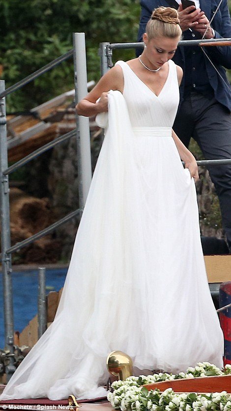 Ο παραμυθένιος πριγκιπικός γάμος του εγγονού της Γκρέις Κέλι με την Ιταλίδα αριστοκράτισσα -Στο ιδιωτικό νησί της νύφης [εικόνες] | iefimerida.gr 32