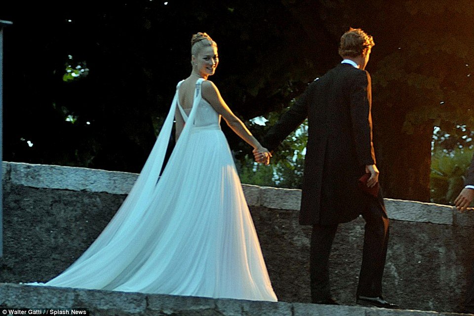 Ο παραμυθένιος πριγκιπικός γάμος του εγγονού της Γκρέις Κέλι με την Ιταλίδα αριστοκράτισσα -Στο ιδιωτικό νησί της νύφης [εικόνες] | iefimerida.gr 38