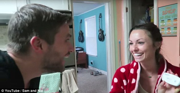 Ανδρας πήρε από το... καζανάκι ούρα και ανακοίνωσε στην γυναίκα του πως είναι έγκυος [εικόνες & βίντεο] | iefimerida.gr 4