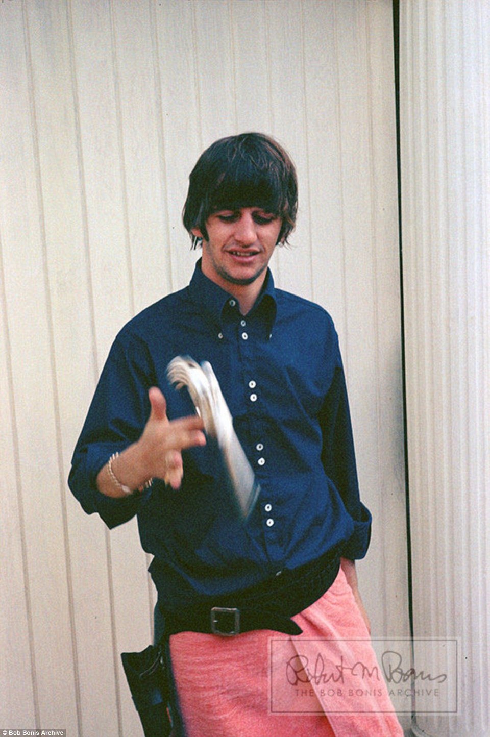 Σπάνια στιγμιότυπα από τη διαμονή των Beatles στο Μπελ Αιρ: Οταν διασκέδαζαν στην πισίνα πολυτελούς βίλας [εικόνες] | iefimerida.gr 2