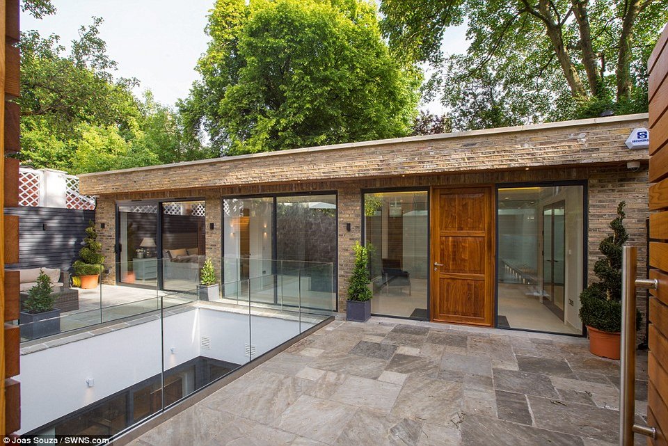 Εντυπωσιάζει: Υπόγεια πολυτελής βίλα - Ενα σικάτο σπίτι που δεν του λείπει το φως [εικόνες] | iefimerida.gr 0