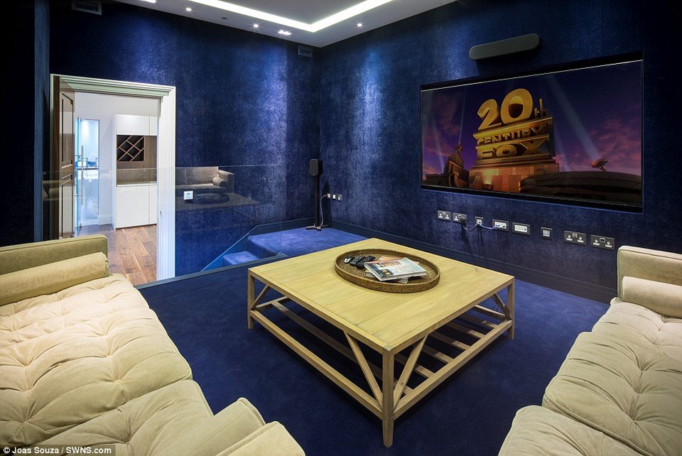 Εντυπωσιάζει: Υπόγεια πολυτελής βίλα - Ενα σικάτο σπίτι που δεν του λείπει το φως [εικόνες] | iefimerida.gr 2