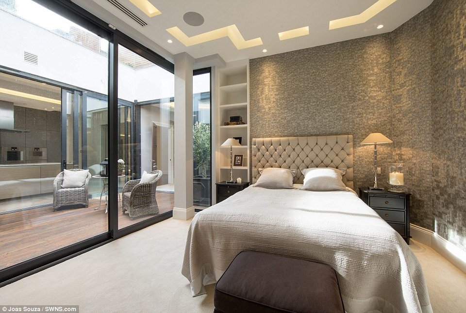 Εντυπωσιάζει: Υπόγεια πολυτελής βίλα - Ενα σικάτο σπίτι που δεν του λείπει το φως [εικόνες] | iefimerida.gr 5