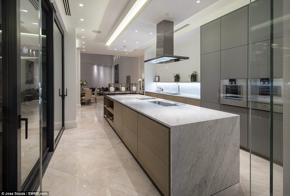 Εντυπωσιάζει: Υπόγεια πολυτελής βίλα - Ενα σικάτο σπίτι που δεν του λείπει το φως [εικόνες] | iefimerida.gr 4