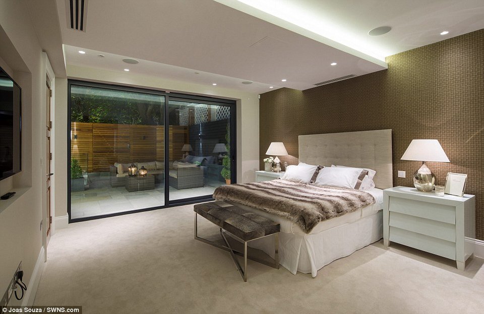 Εντυπωσιάζει: Υπόγεια πολυτελής βίλα - Ενα σικάτο σπίτι που δεν του λείπει το φως [εικόνες] | iefimerida.gr 7