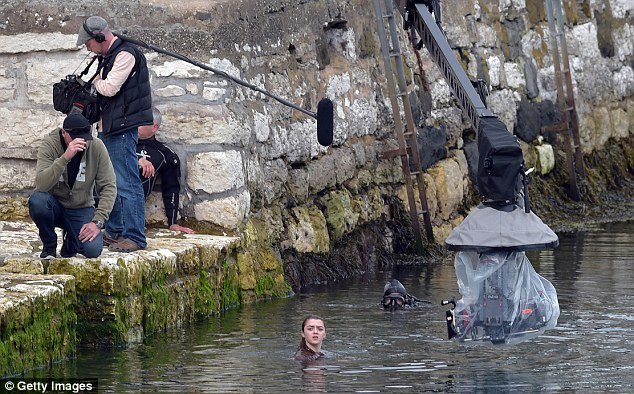 Διέρρευσαν φωτογραφίες από τα γυρίσματα της 6ης σεζόν του Game of Thrones [εικόνες] | iefimerida.gr 8