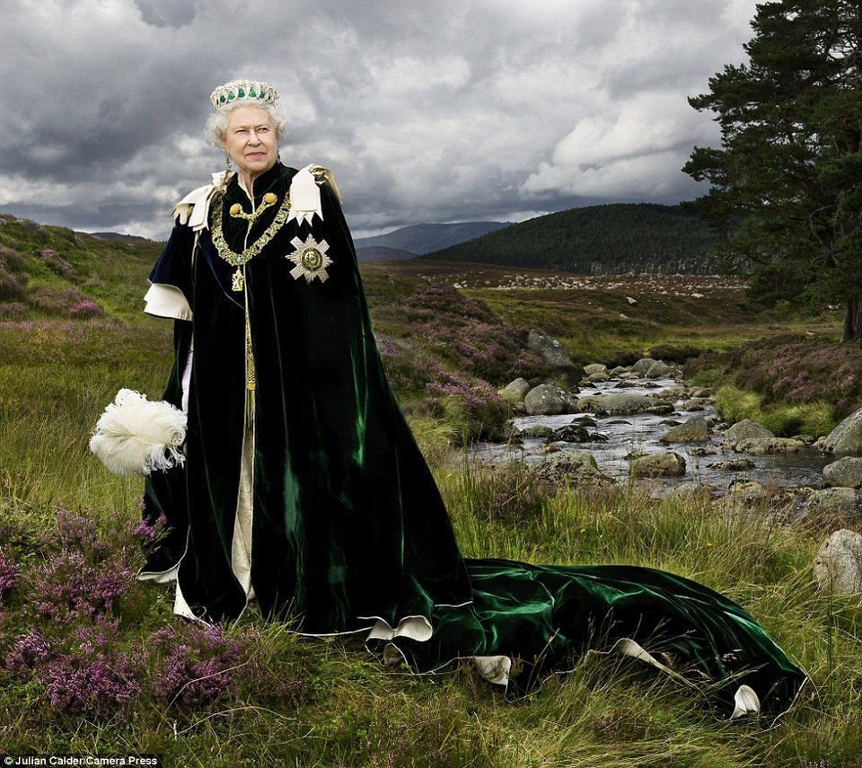 Εκπληκτικά στιγμιότυπα από τα 63 χρόνια της Βασίλισσας Ελισάβετ στον Βρετανικό θρόνο [εικόνες] | iefimerida.gr 3