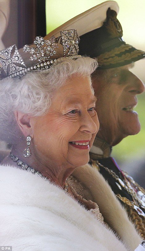 Εκπληκτικά στιγμιότυπα από τα 63 χρόνια της Βασίλισσας Ελισάβετ στον Βρετανικό θρόνο [εικόνες] | iefimerida.gr 6